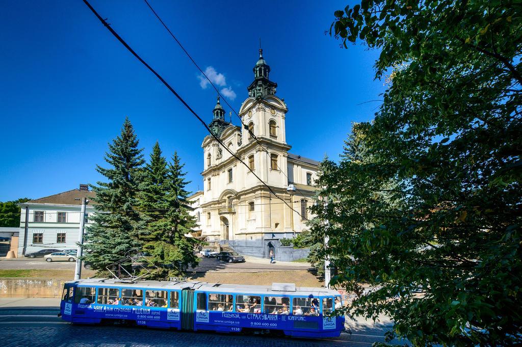 Modern Apartment In Old City Center Lviv Exterior photo