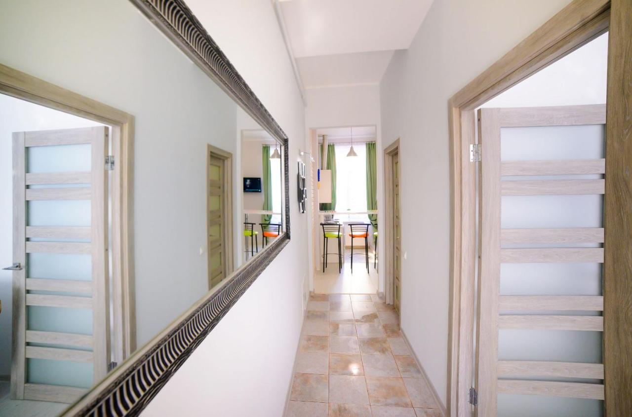 Modern Apartment In Old City Center Lviv Exterior photo