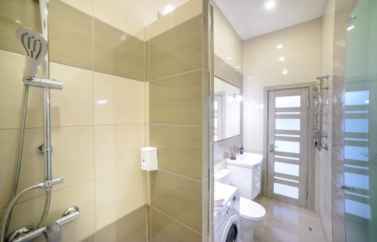 Modern Apartment In Old City Center Lviv Exterior photo